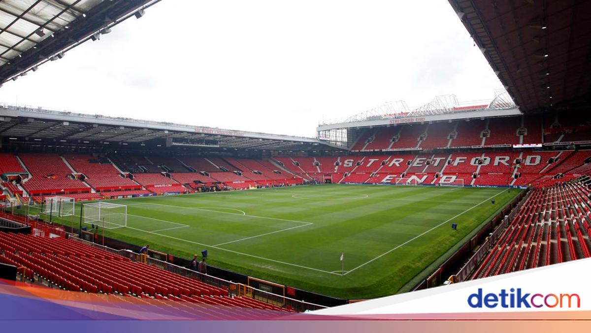 MU Jual Potongan Rumput Old Trafford, Harganya Hampir Rp 3 Jutaan