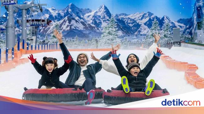 Akhir Tahun Hemat, Main di Trans Snow World Surabaya Aja!