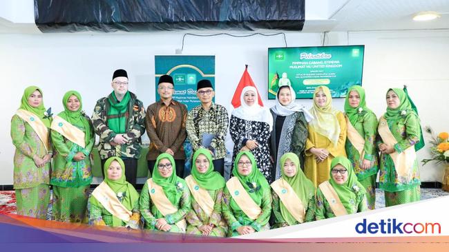 Lantik Pengurus Muslimat Cabang Inggris, Ini Pesan Khusus Khofifah