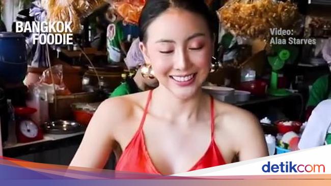 Cantik Penjual Ayam Kaki Lima Ini Bikin Pelanggannya Terpana