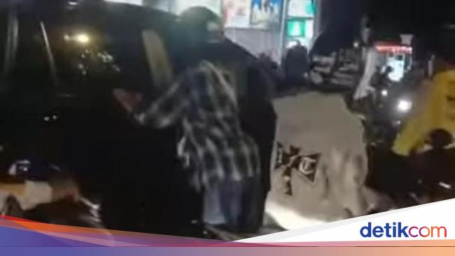 Viral Mobil Dikejar Dirusak Massa Di Solo Polisi Kasus Tabrak Lari