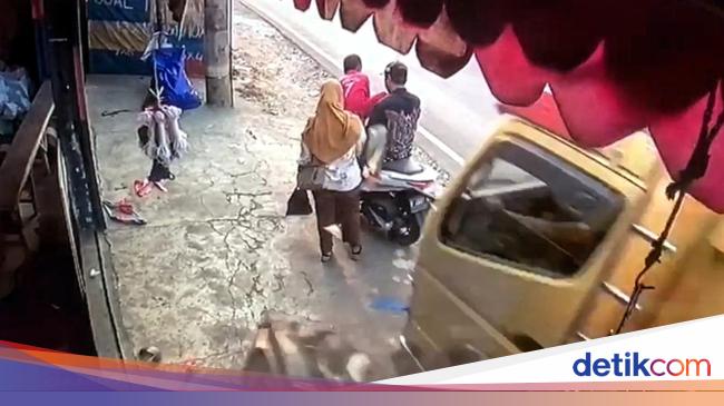 6 Fakta Kecelakaan Ngeri Sekeluarga Tertabrak Truk Bawa Batu Di Sukabumi