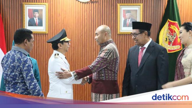 Azmat Kalake Ayodhia Kalake Resmi Jadi Pj Gubernur NTT, Viktor Laiskodat Ucapkan Selamat