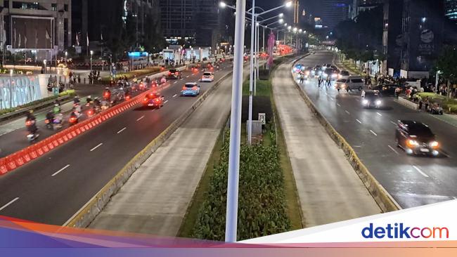 Reopening of Roads after ASEAN Summit Gala Dinner in Jakarta