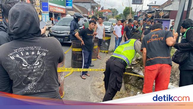 Tolong! Jalan Ambrol di Abiansemal Belum Diperbaiki, Perempuan ODGJ Jatuh
