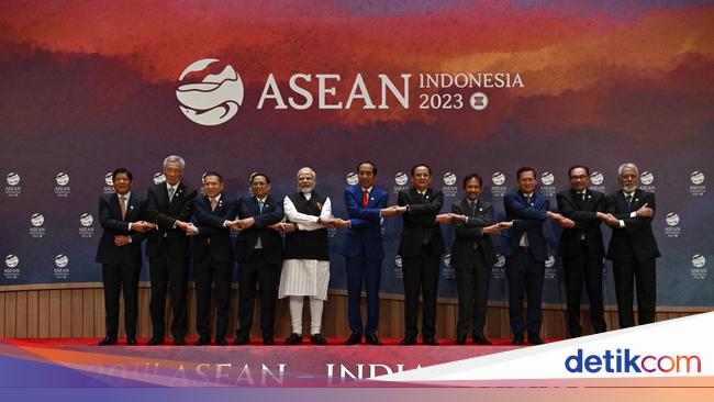 Indian PM praises Jokowi's leadership in ASEAN