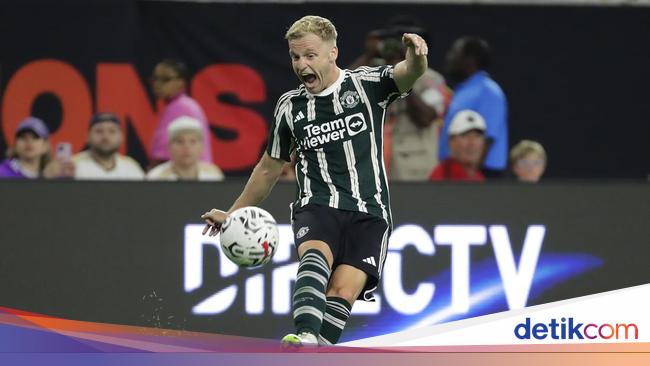 Manchester United’s Donny van de Beek Transfer: Latest Updates and Potential Move to Fenerbahce and Galatasaray