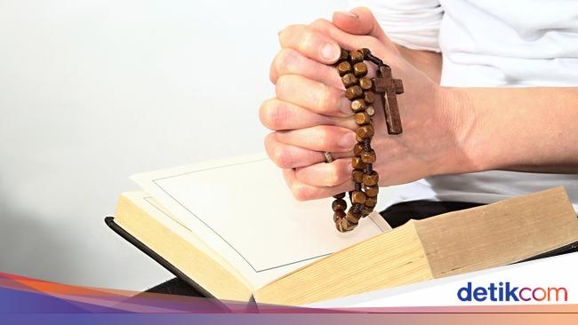 Bacaan Doa Bapa Kami Kristen dan Katolik dalam Bahasa Indonesia-Inggris