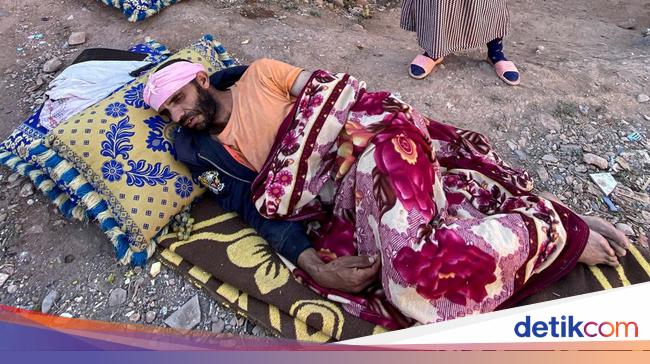 Melihat Kondisi Pengungsi Gempa Di Maroko