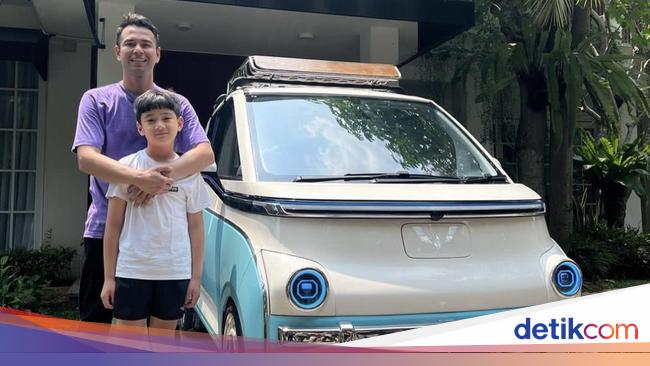 Retro Futuristic Wuling Air EV Modification by Raffi Ahmad for Supergiveaway at IMX 2023 in Jakarta