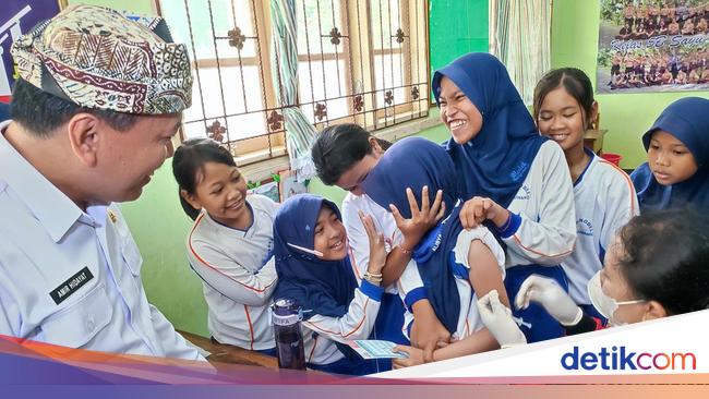 Preventing Cervical Cancer in Banyuwangi: HPV Vaccination for Elementary School Girls