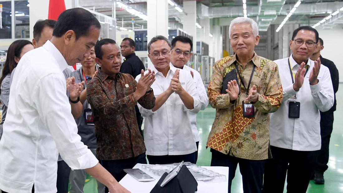 Jokowi Sebut Dunia Bakal Ketergantungan Baterai Mobil Listrik RI