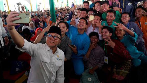 Kuliah Umum Di UMRI, Zulhas Cerita Perjuangan Bisa Jadi Mendag