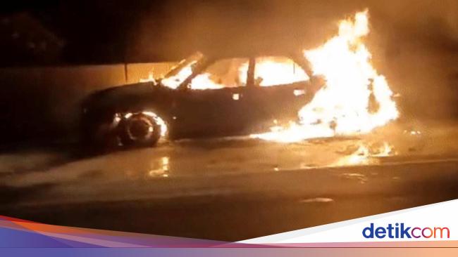 Sedan Explodes on Purbaleunyi Toll Road in Bandung