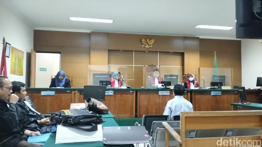 Dituntut 9 Tahun Bui Kasus Korupsi Kredit, Eks Pejabat Bank Banten ...