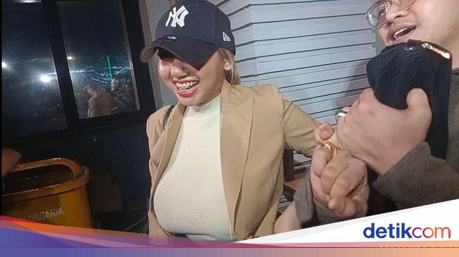 Meli 3gp Akui Buka Baju saat Syuting Film Porno Tapi Tak Ada  