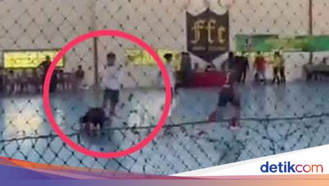 Blitar Futsal Athlete Kicked During Prostration of Gratitude: Incident at East Java Province VIII