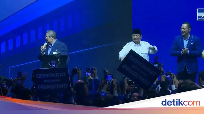 SBY Contributes Song to Prabowo Subianto at Democratic Party’s Declaration