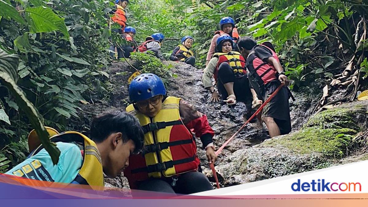 Healing Sambil Body Rafting di Curug Naga Bikin Galau Hilang