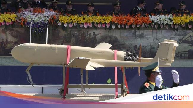 Iran Displays Military Equipment in Tehran Parade: The World’s Longest-Range Drone and More