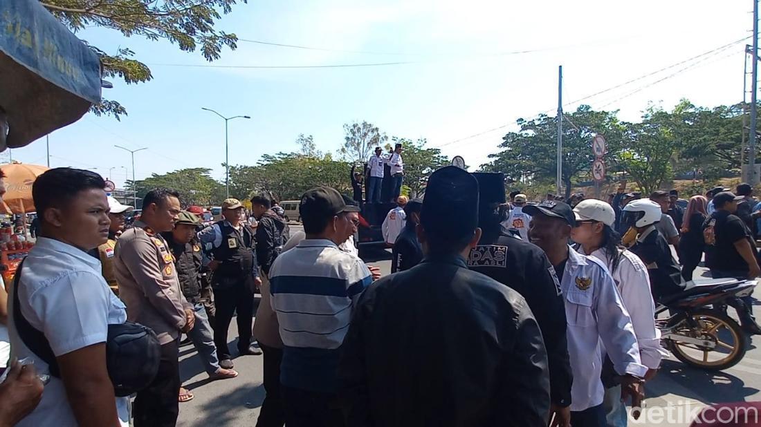 Demo Tutup Suramadu Bubar, Massa Ancam Aksi Yang Lebih Besar