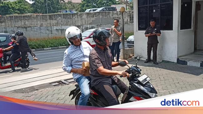 Anies Baswedan Applies for Police Record Certificate (SKCK) in Preparation for 2024 Presidential Election Registration