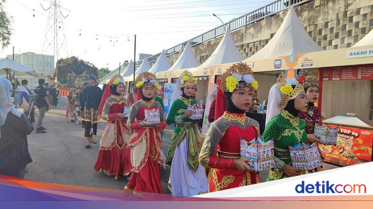 Zumba-Pawai Budaya, Intip Lagi Semarak Pesta Rakyat Simpedes di Gresik