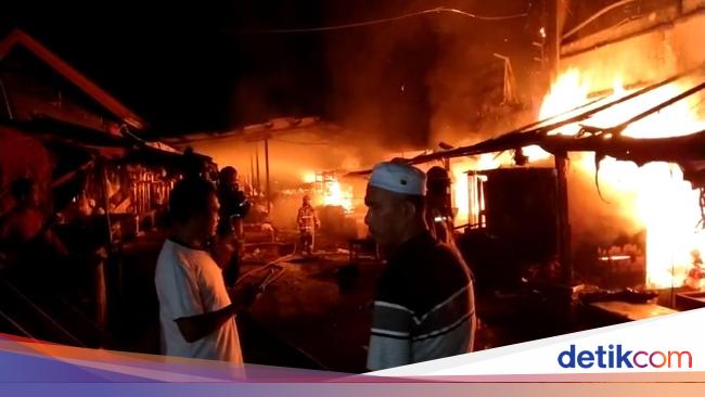 Fire Hits Leuwiliang Market in Bogor, West Java