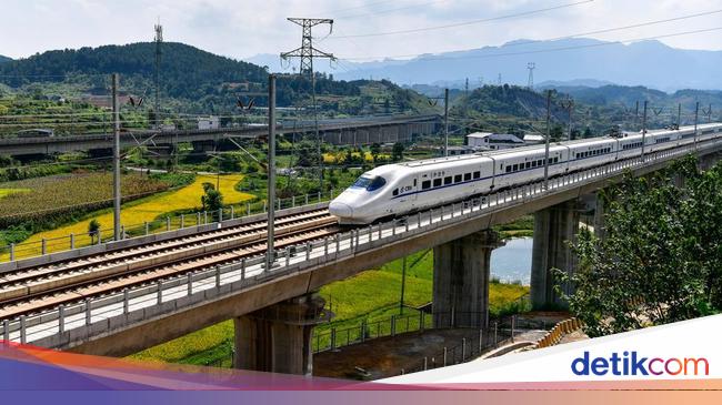 China Launches First High-Speed Train Line in Fujian Province near the Taiwan Strait