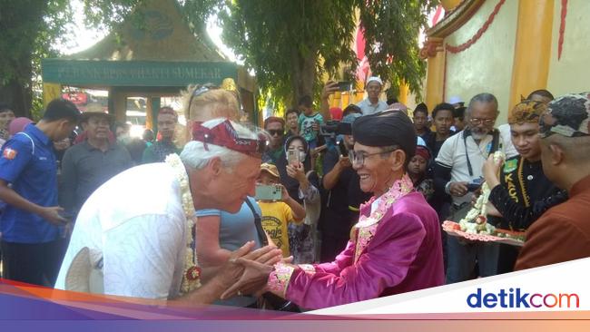 Foreign tourists are amazed by the kindness of Sumenep residents