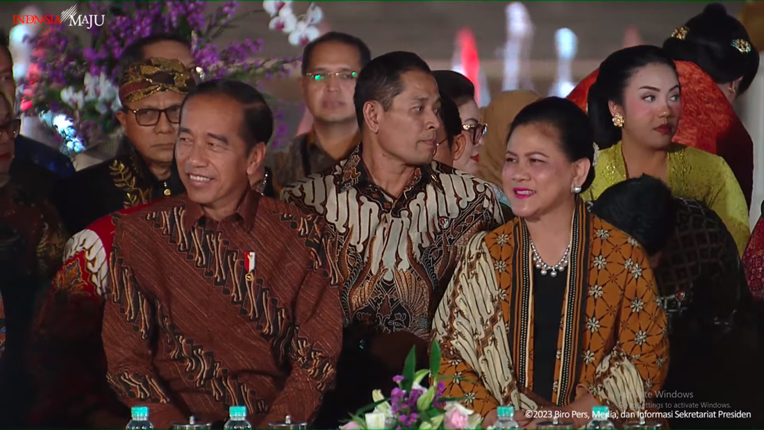 Istana Berbatik, Jokowi Pakai Batik Parang Yang Biasa Dikenakan Raja