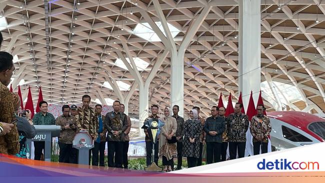 Whoosh Jokowi Resmikan Kereta Cepat Jakarta Bandung