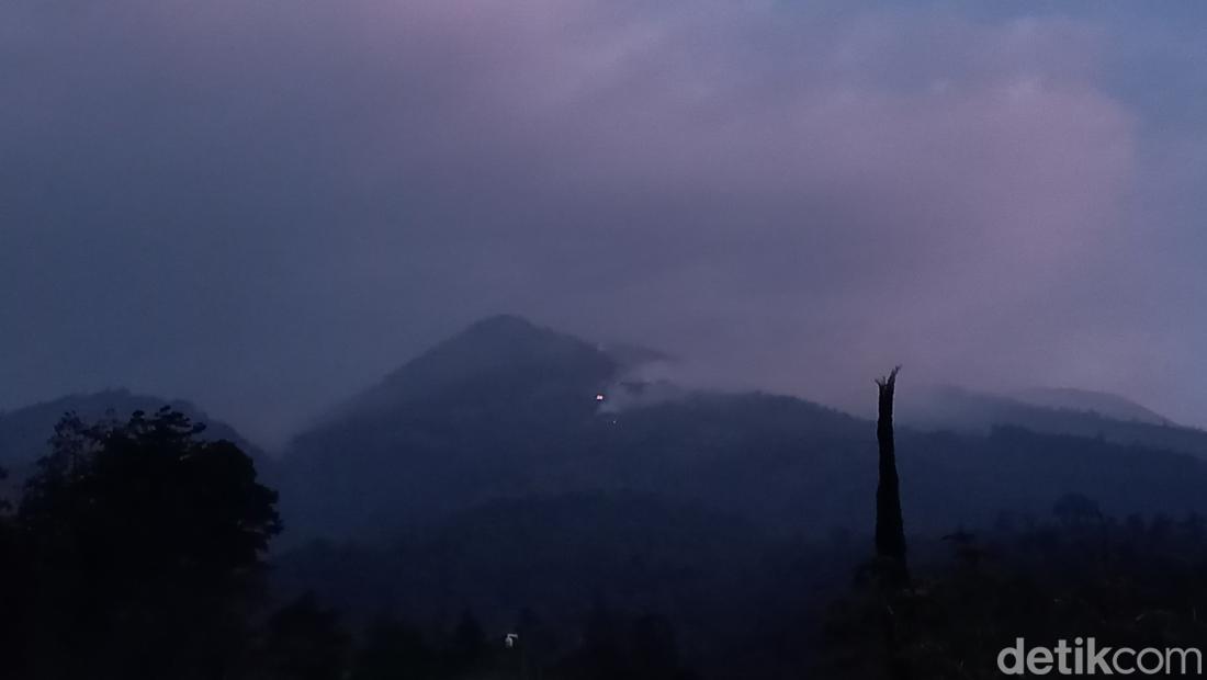 Kebakaran Gunung Lawu Hanguskan 20 Hektare Hutan Lindung