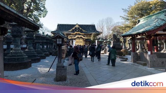 Beware of Fraud by Fake Monks at Ueno Toshogu Shrine in Tokyo, Japan