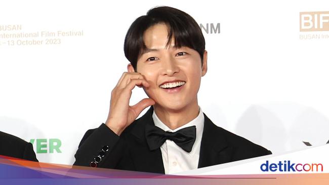 Song Joong Ki Ungkap Alat Perawatan Wajah Andalannya, Rekomendasi Kim Ji Won