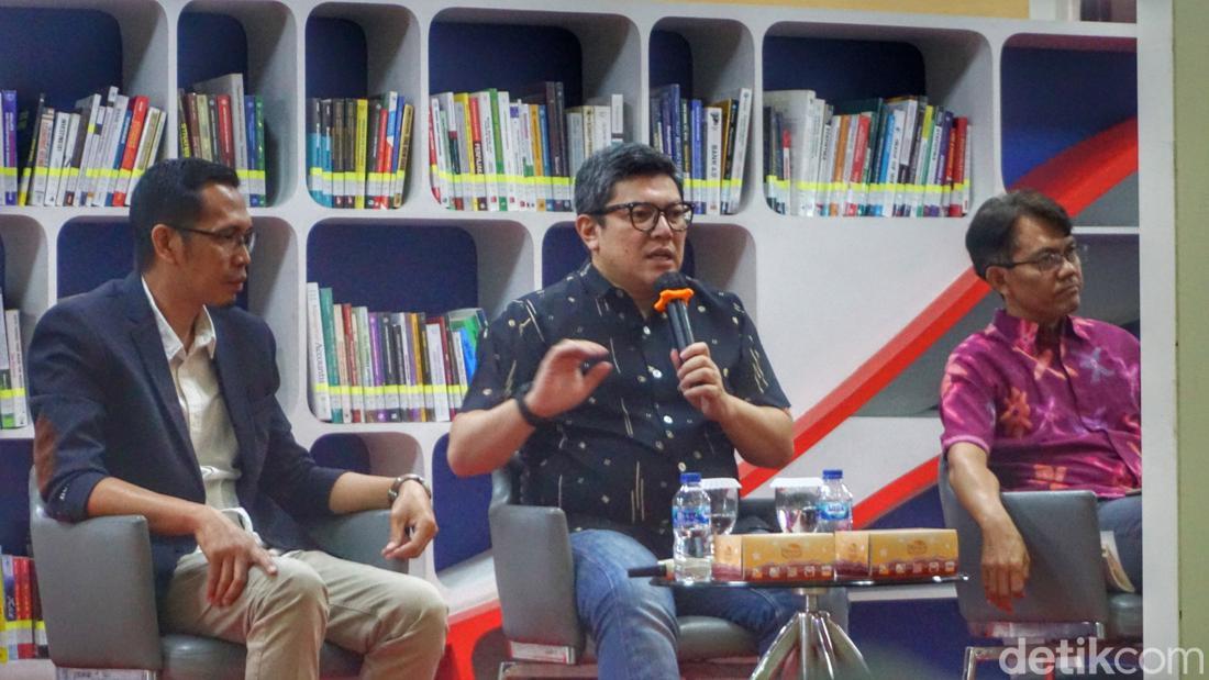 Membedah Buku 'Ekonomi Politik Media' Di Kampus Tel-U