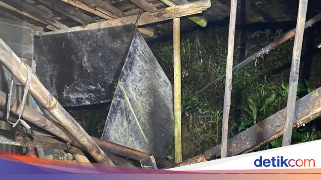 Rumah Warga Di Puncak Bogor Rusak Diterpa Angin Kencang