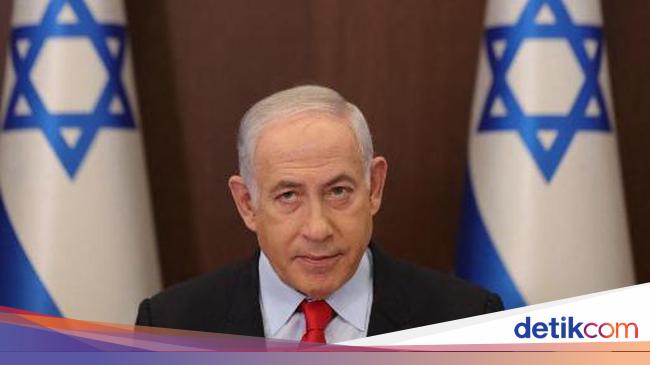 Israeli Ground Forces Surround Gaza Strip as Airstrikes Hit Palestinian