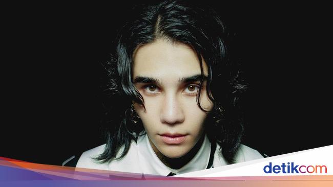 Jeff Satur Ajak Pendengar Rayakan Keunikan Diri Sendiri Lewat Single