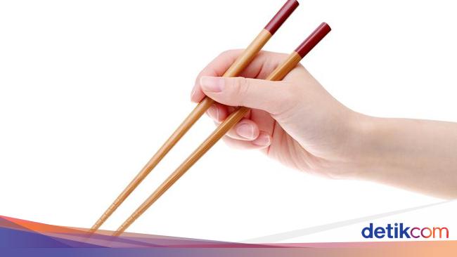 Jangan Salah Lagi! Ini 5 Etiket Pakai Sumpit di Resto Jepang