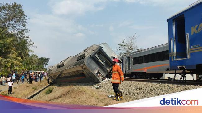 Kecelakaan Ka Di Sentolo Argo Semeru Tergelincir Lalu Ditabrak Argo Wilis