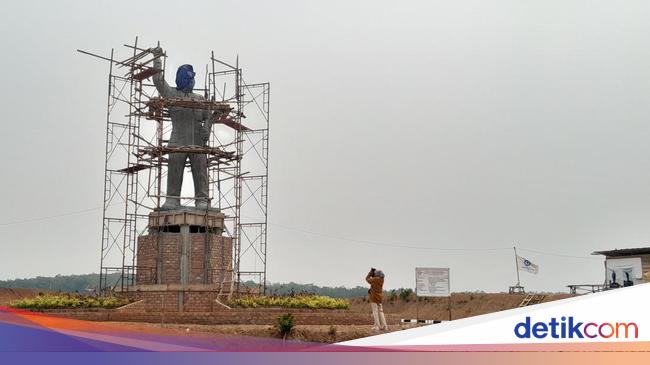 Pengerjaan Patung Bung Karno Yang Tak Mirip Di Banyuasin Dihentikan