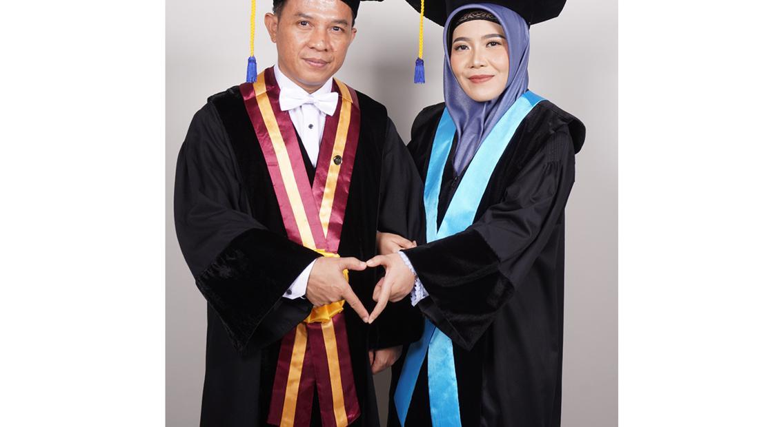 So Sweet! Suami-Istri Dikukuhkan Jadi Guru Besar Unsoed