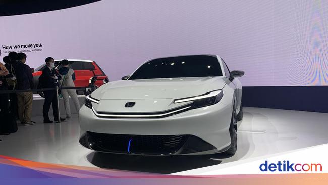 Revival of Honda Prelude as a Hybrid Sports Car at Japan Mobility Show 2023