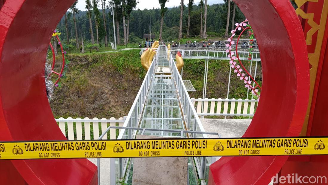 Kronologi Jembatan Kaca Banyumas Pecah Hingga Tewaskan Wisatawan