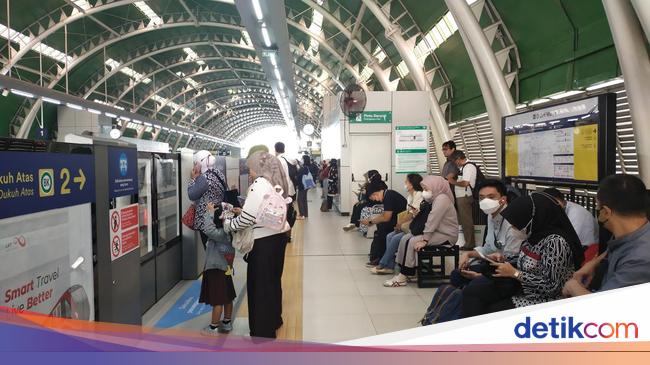 Ketika LRT Jabodebek Macet, Penumpang Kehilangan Pekerjaan hingga Pengantin Panik
