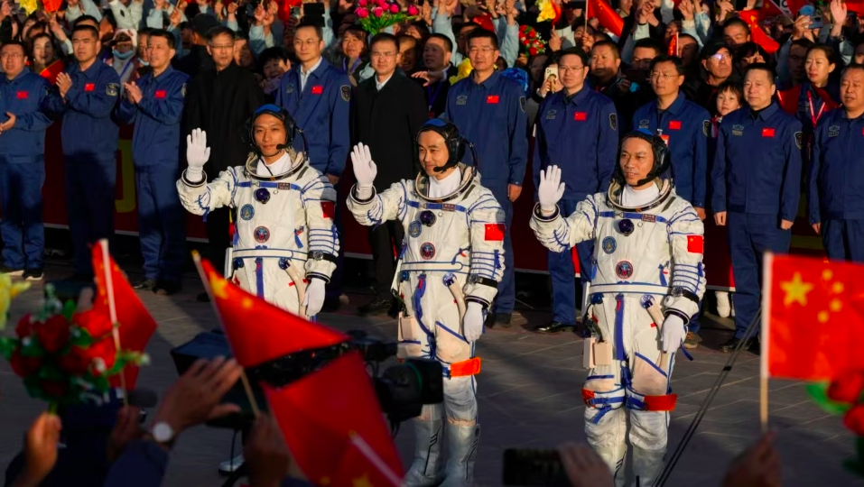 Untuk Pertama Kalinya, Astronaut Termuda China Melesat Ke Antariksa