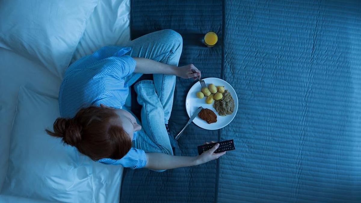 5 Kebiasaan Malam yang Bisa Rusak Gula Darah