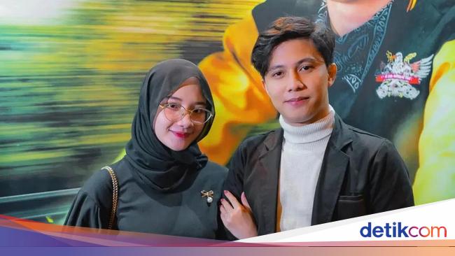 Love Journey of Ahmad Pule and Yosi: From Instagram to Building a Household