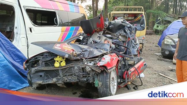 Kecelakaan Maut Tol Cipularang Fikri Tewas Usai Tabrak Belakang Truk